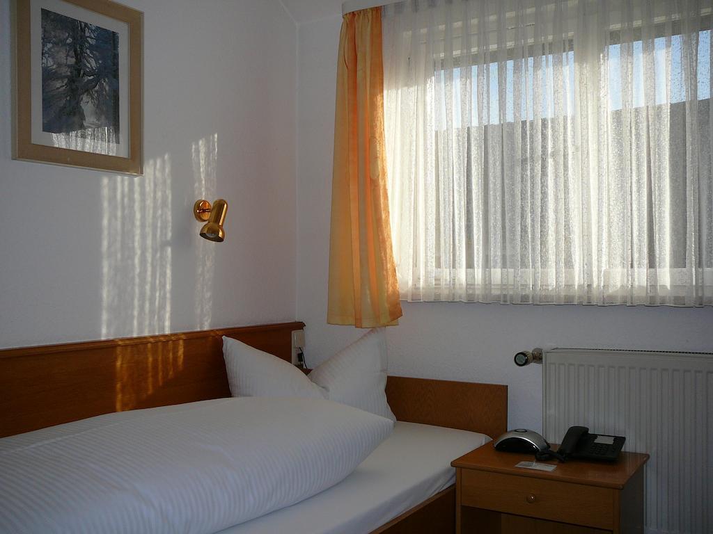 Hotel Garni Schmid Neu-Ulm Habitación foto